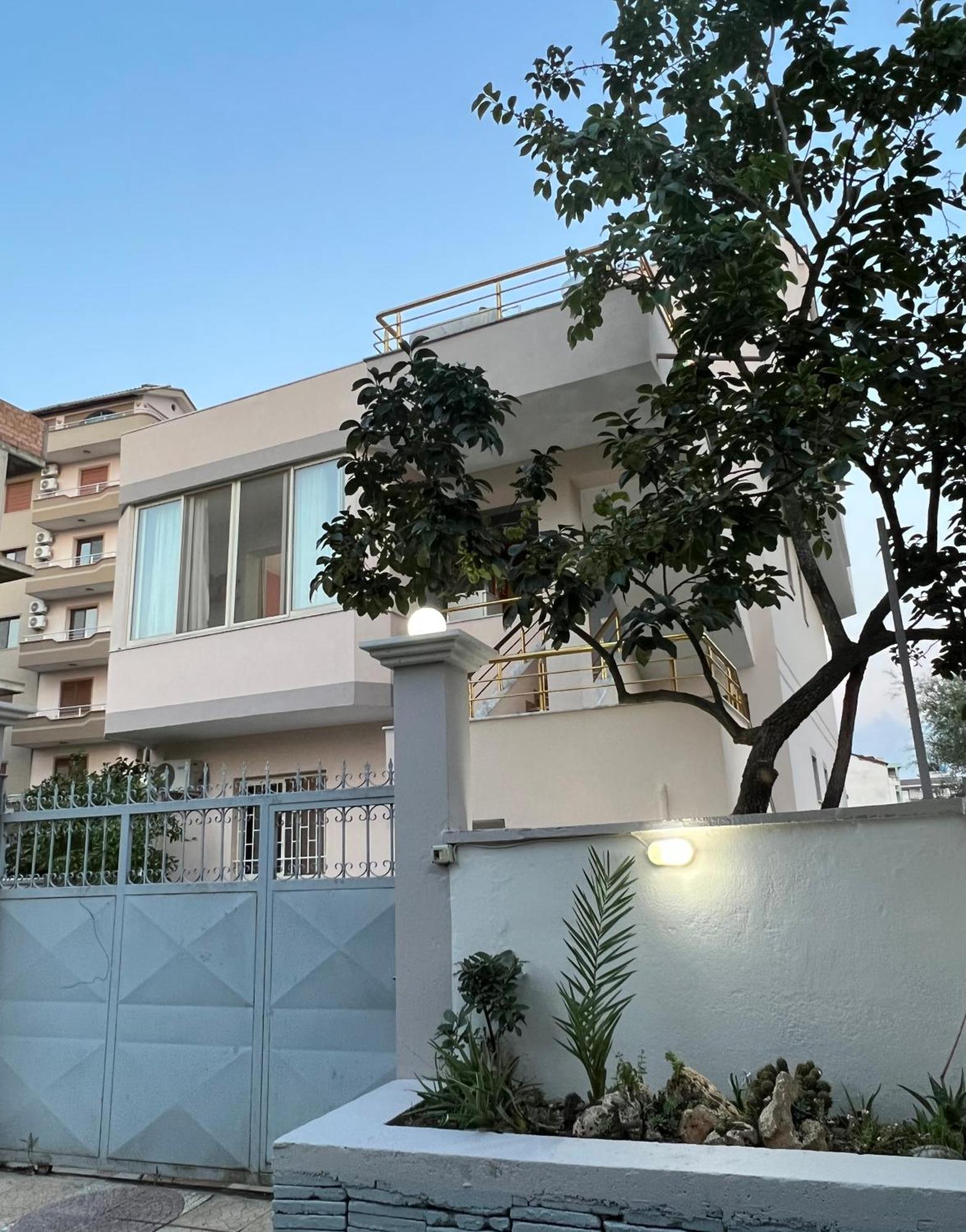 Guest House Sala Durrës Exterior foto